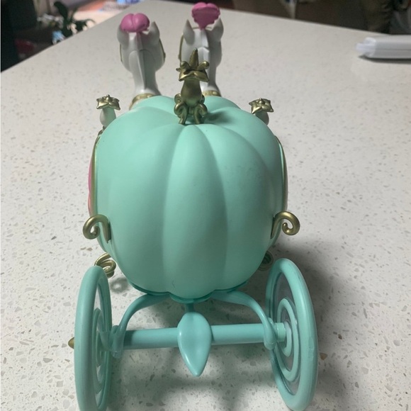 Funko collectible Cinderella carriage - Picture 5 of 5